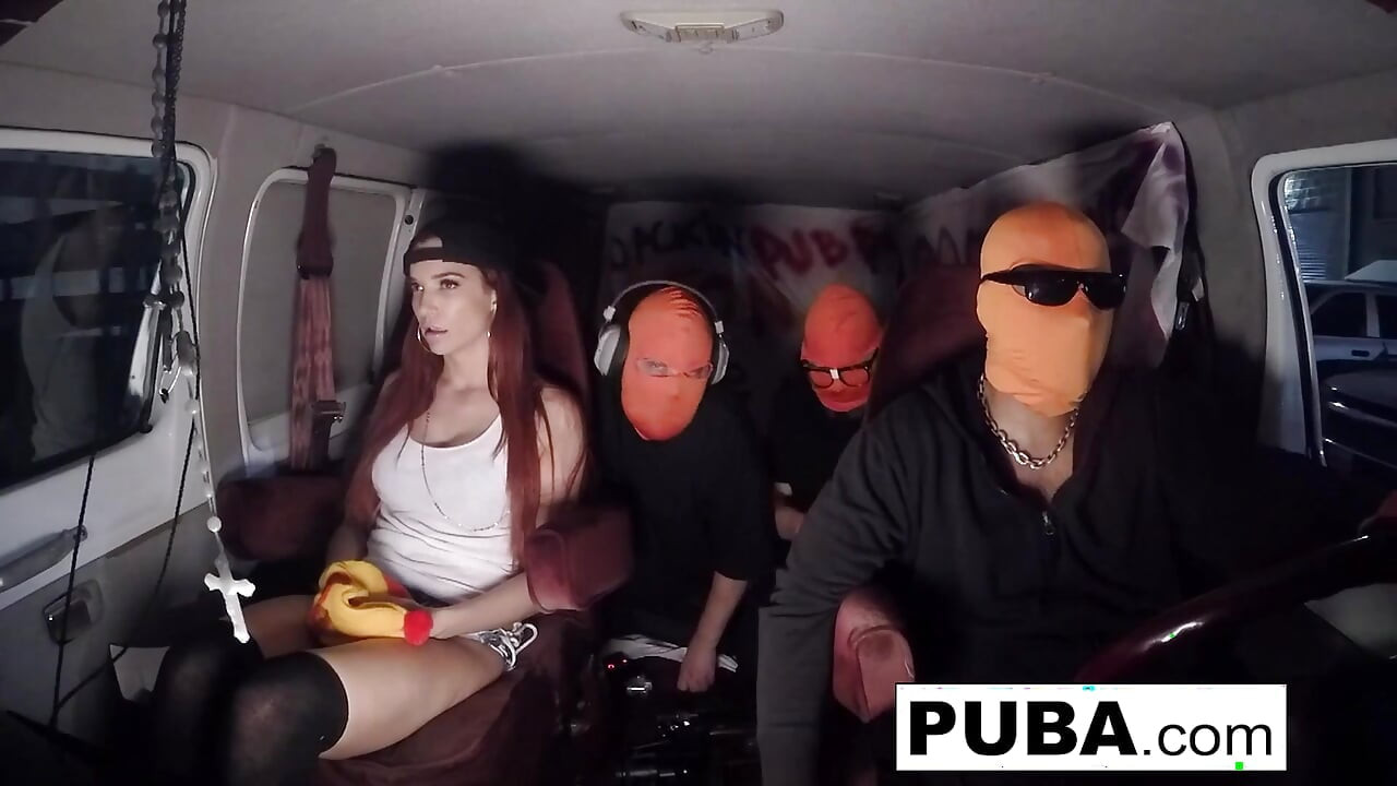 Jayden Cole porywa Leyę Falcon i narusza jej dupka w