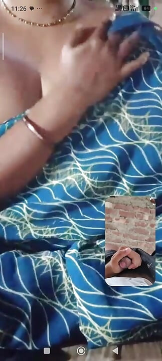 Desi tante Ki Chuchi op videocall