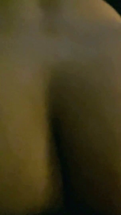 İri göğüslü genç orta yaşlı seksi kadın spor salonu antrenmanından sonra siyah spor sutyeninde sikiliyor, büyük göğüsleri deli gibi zıplıyor | Klip 1
