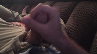 Сводный сын мастурбирует рядом с мачехой на диване