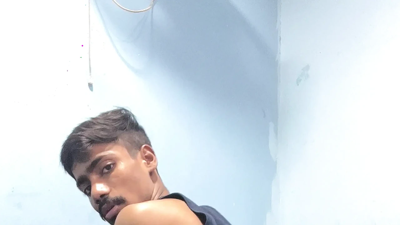 这一次，在排灯节与一个朋友闲逛时，我在朋友家做爱。