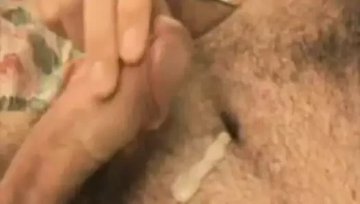 Tocandose solo la puntita