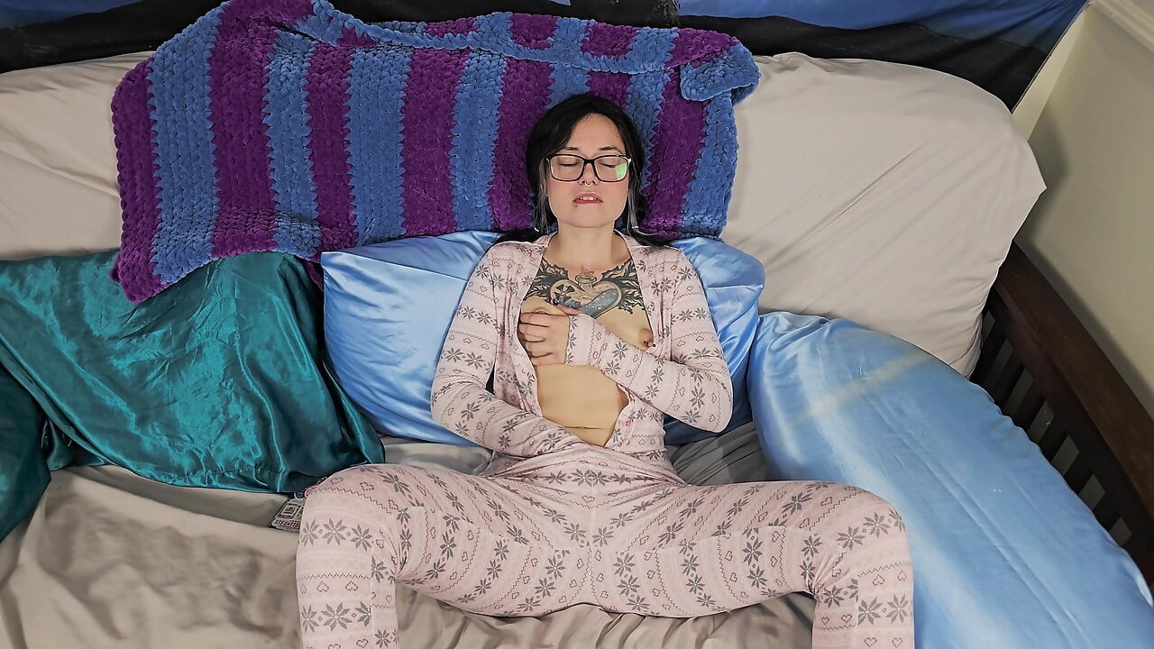 Making Myself Cum For Daddy