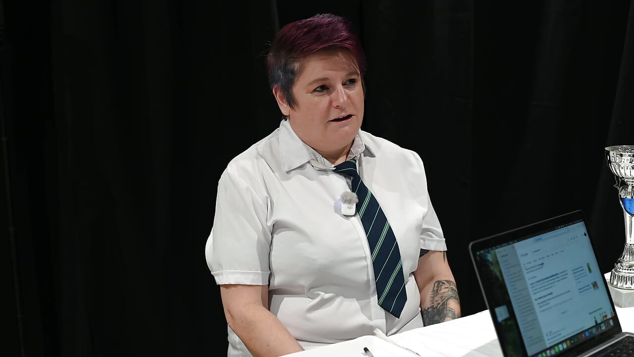 Shikshak gndi rndi: jiv banam charamsukh