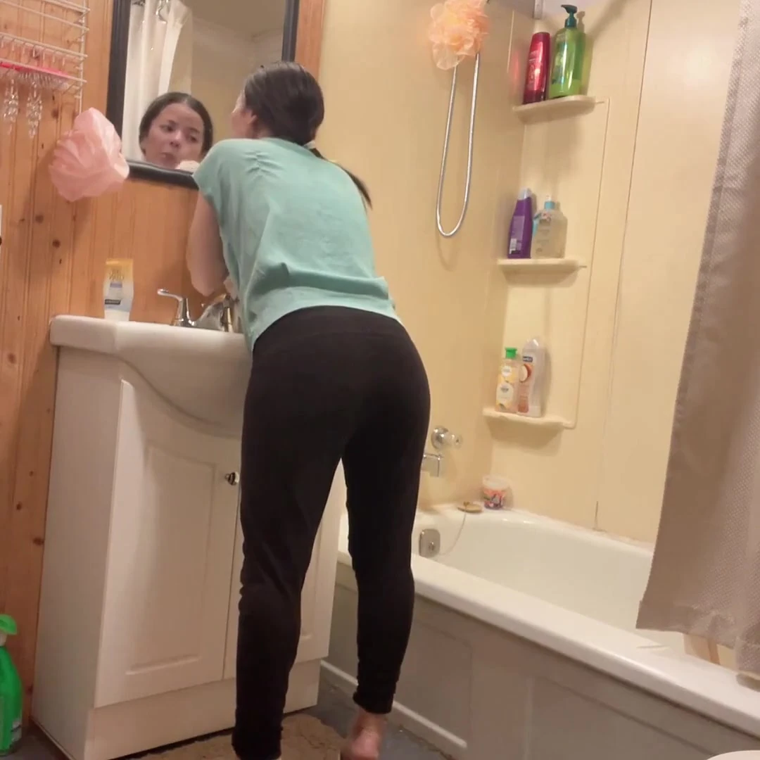 Hana Clean Her Face Then Nake in the End