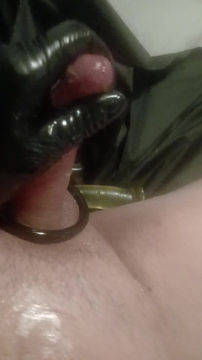 硬いバイアグラのチンコ。もっと知りたいなら、もっとあります