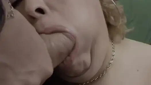 Эта Возбужденная Милфа Принимает Молодой Член На Кастинге.