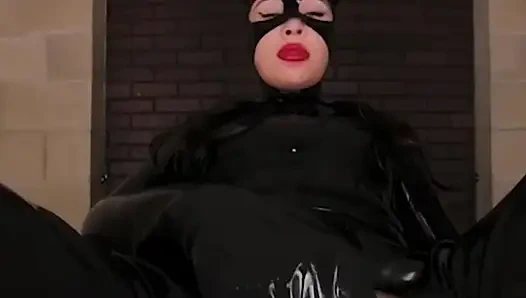VRCosplayX Kylie Rocket As Catwoman Will Guide You Through The Mystery Of Sexual Pleasure Part 1
