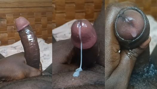 भारतीय आदमी तेल और मालिश और वीर्य शॉट का उपयोग करके हस्तमैथुन कर रहा है
