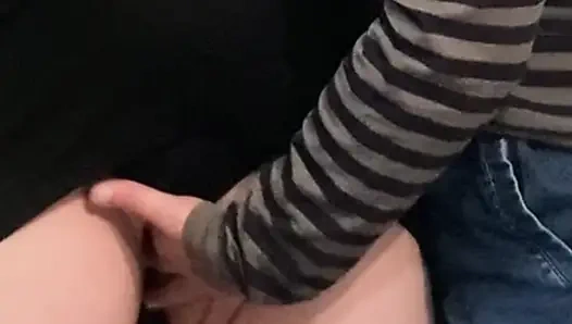 Возбужденный извращеец трахает пальцами девушку под платьем на публике