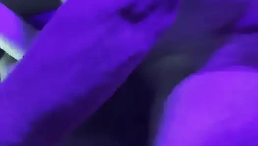 Sexy blondine spielt dirty nach feierabend an derlib