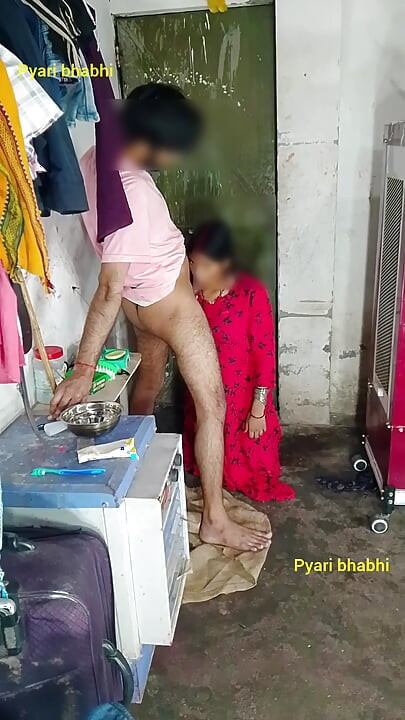 Pepek berpantat menghisap zakar, menghisap pepek, menghisap susu dari payudara dan duduk di atas zakar dalam gaya doggy dan berbaring terus pada audio Hindi