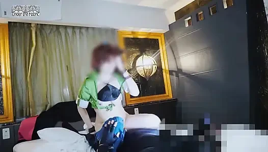 Gizli cosplay buluşması, popüler bir yüzme kıyafeti kamerada beklenmedik bir geceye yol açıyor.