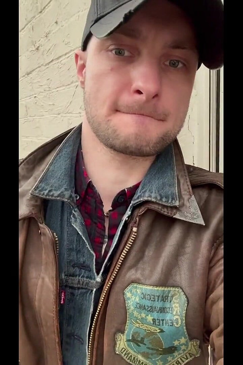 Kinkysirius Enjoy Rain Shower in Brown Vintage Leather Bomber and Levis Jeans Outfit