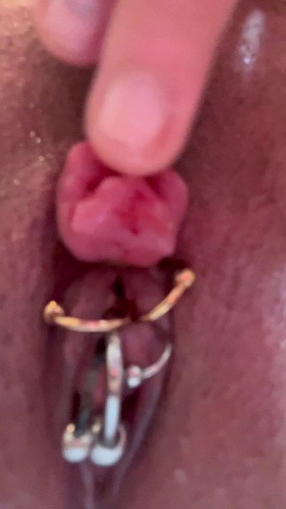 Enlarged clitoris bind