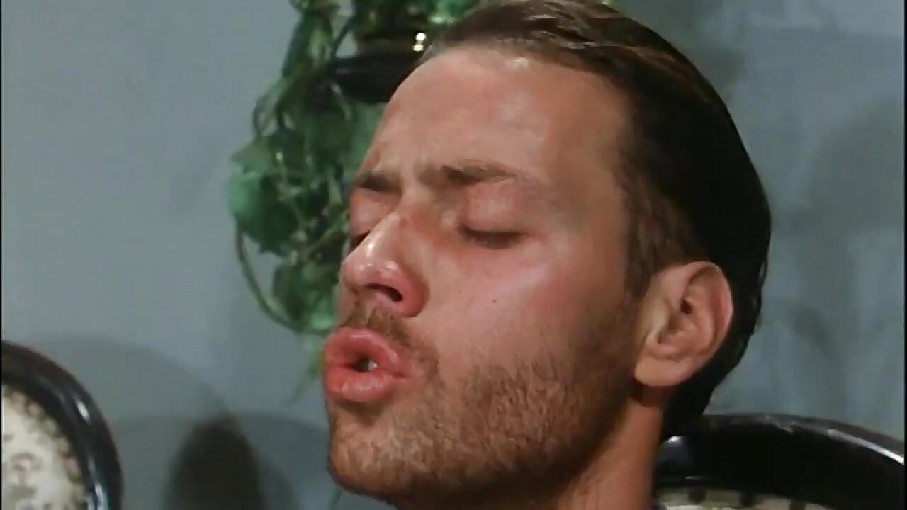 Zakar berbulu dalam menjilat pepek berbulu menghisap di taman