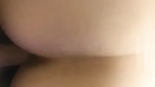 Ateşli sarışın iyi bir sikişmeyi seviyor