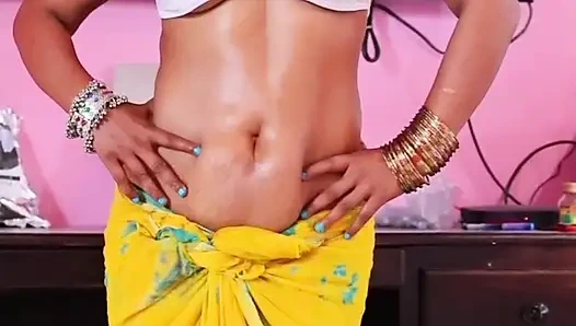 Evi temizliyorum, patrondaydım ve sırtım çok acıtıyordu, patronum beni rahatlatıyor, tam Hintçe viral video