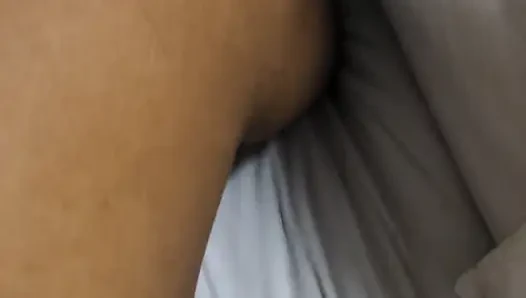 Wanita yang sudah menikah menyembunyikan wajahnya saat meniduri orang asing misterius di hotel!