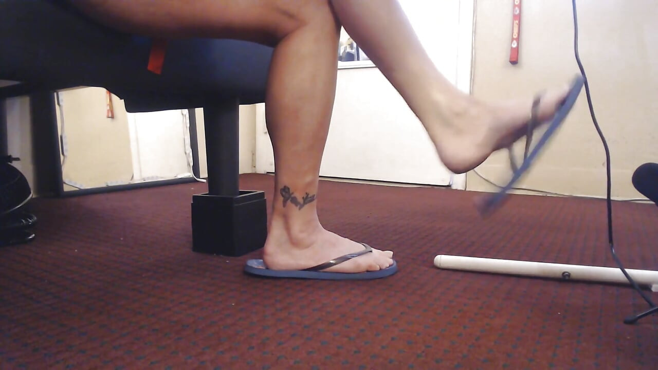 ASMR flip flop slapping blue balloons