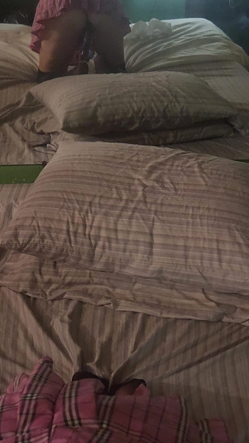 Goode Girl menghisap zakar dan telur suami semasa menunggang dildo | Klip 1