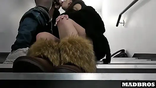 Der Französische Goth Kommt Zurück, Um Im Flur Des Gebäudes Gefickt Zu Werden!!