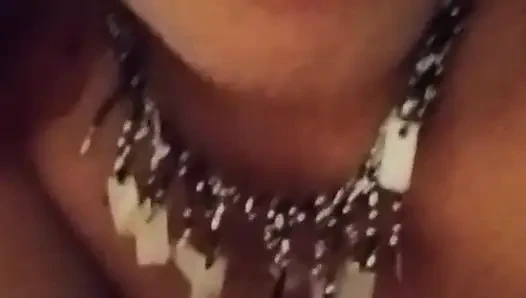 Yolculuğun tadını çıkarıyor