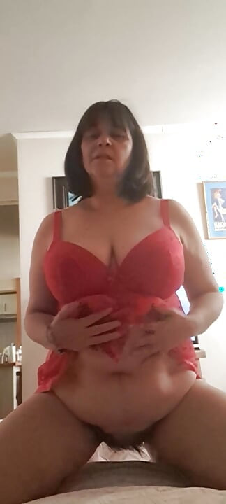 Showing off Hot MILF Tits