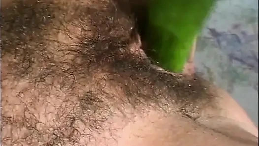 Pelacur cantik menjilat pisang. (film Completto)