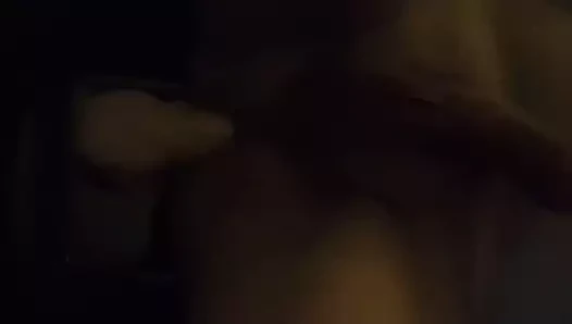 Eller serbest cumshot büyük bir yapay penis sürme