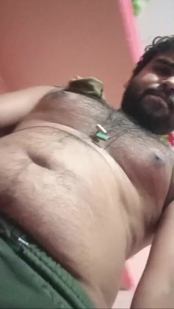 Ismaatdeva, fille indienne indienne, s’amuse avec un long plaisir à minuit | Clip 1