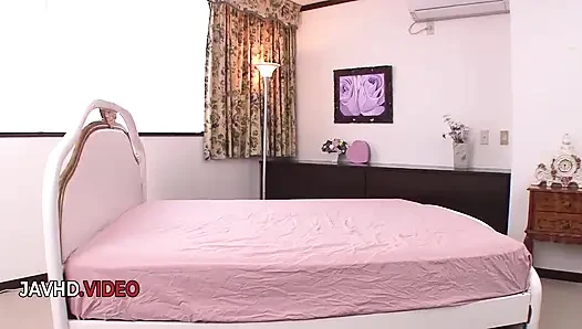 Sevimli Asyalı bebek yoğun sert seans öncesi ateşli sakso çekiyor