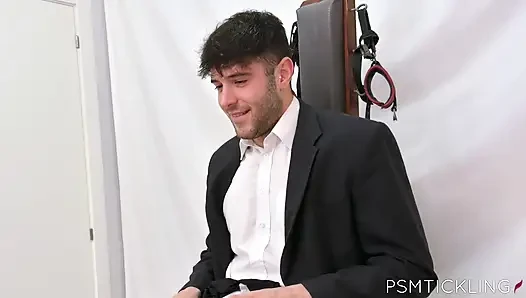 Psmtickling - heteroseksüel adam Fer çaresiz gıdıklama için stoklarda sabitleniyor