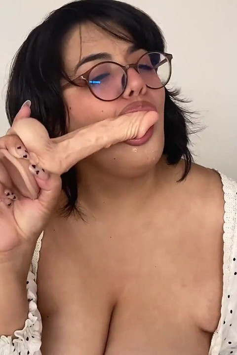 Você foi excitado pelo meu decote personalizado