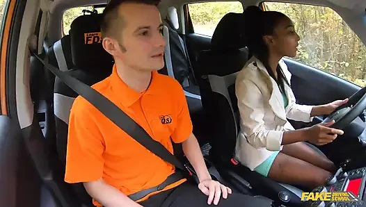 Fake Driving School - когда Asia Rae идет на урок, она соглашается на белый член