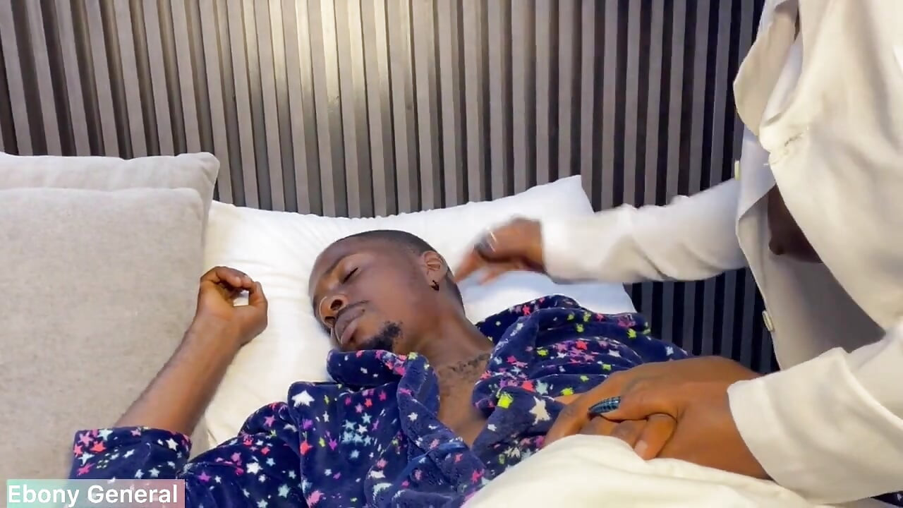 La Enfermera Titi Vino Con Su Coño Mojado Para Tratarme Pero Terminamos Follando