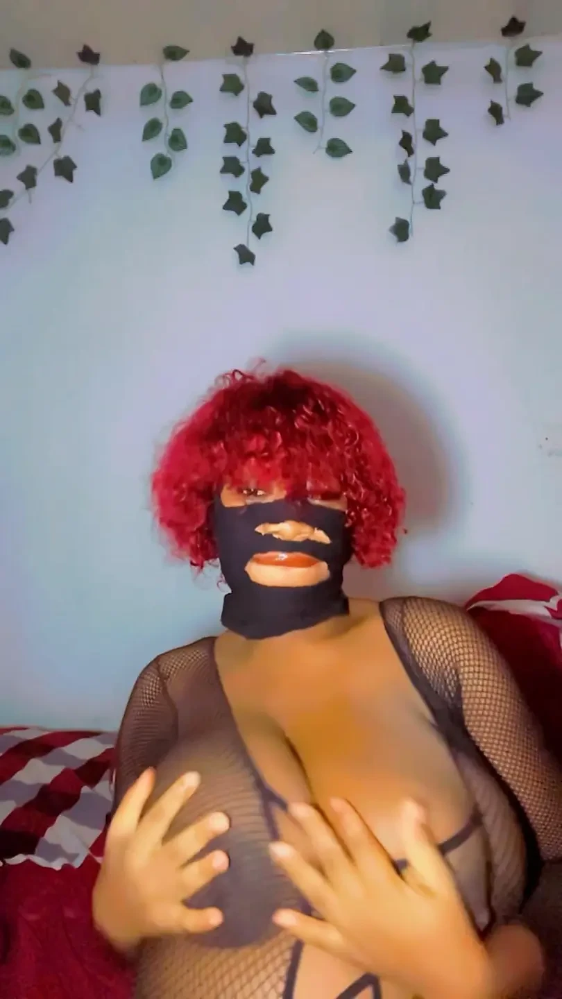 Dripping squirting pussy of a pregnant lady