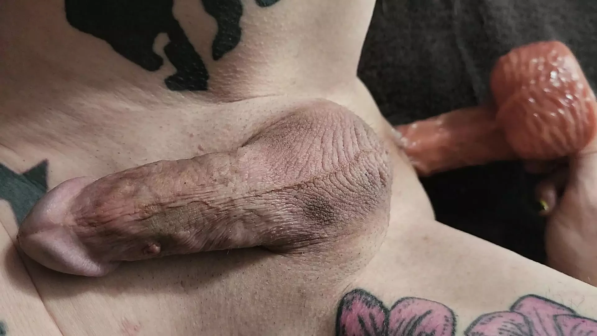 ¡Me encanta el relleno de las venas de mi vida como un consolador entrando y saliendo de mi culo!