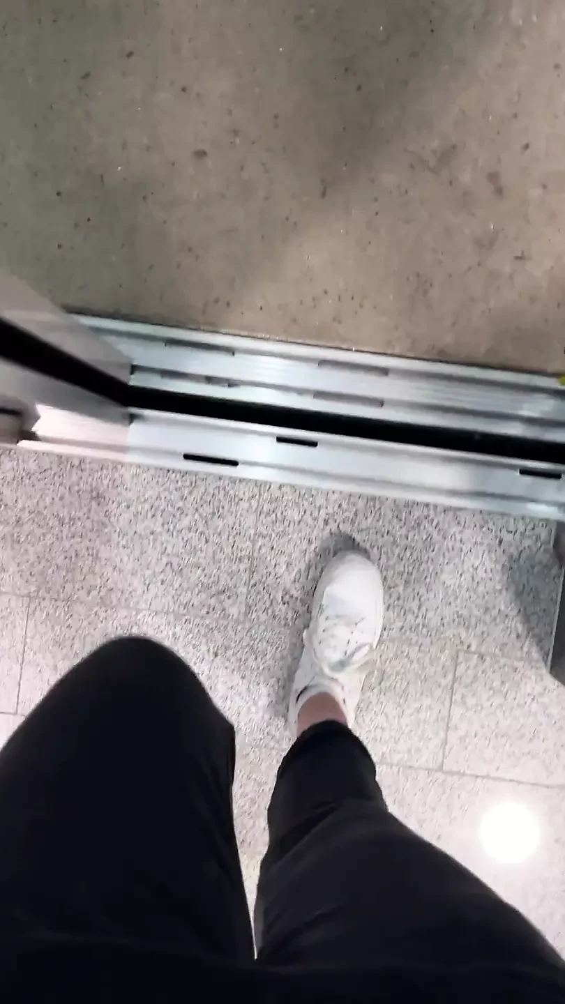 Caminando con zapatos deportivos