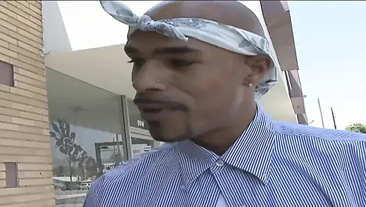 Charlie fire dientot habis-habisan sama kontol raksasa pria kulit hitam