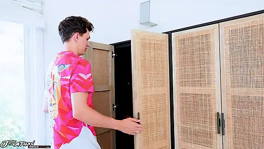 Ей нравится большие вещи в заднице