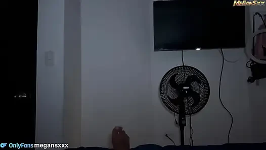 Der Nachbar krabbelt mich zu meiner Wohnung