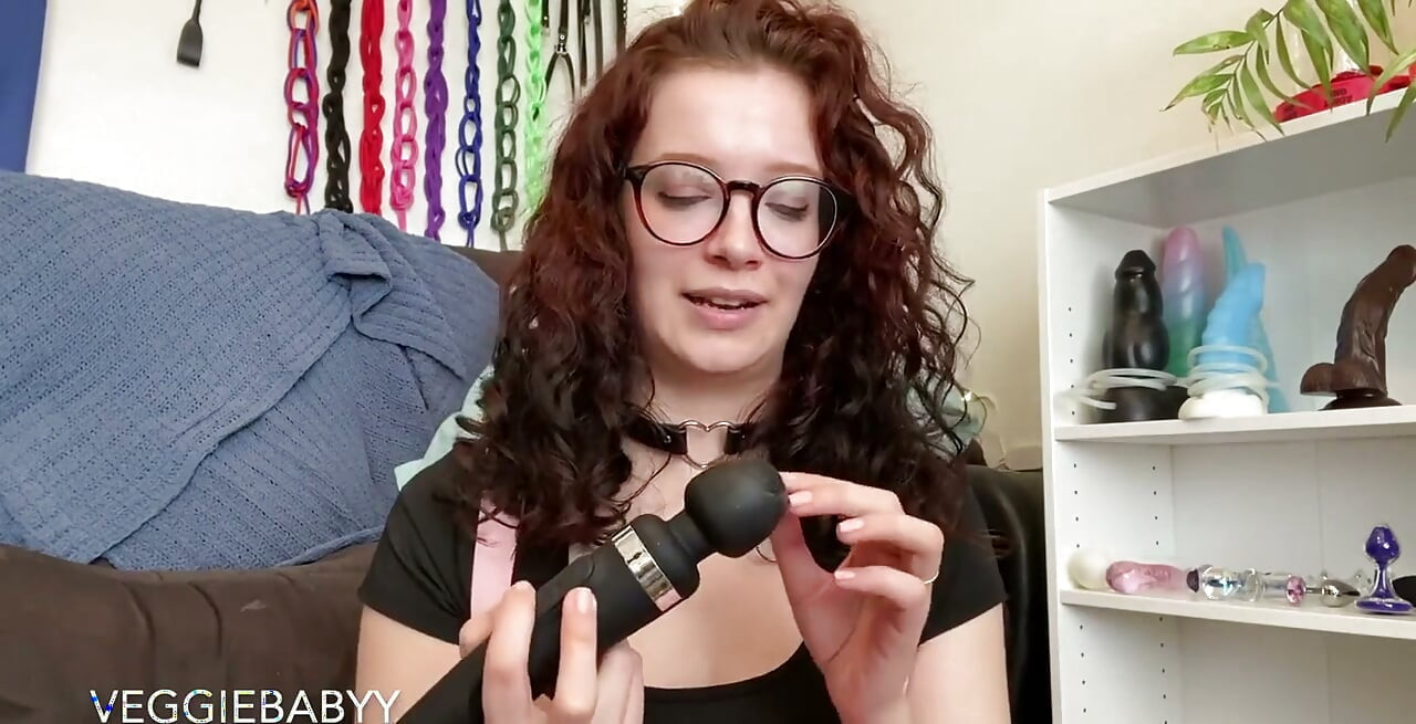 Oyuncak konuşuyor #4! Bu çoğunlukla titreşimler. BDSM paraphernalia'mdan bahsettiğimi görmek ister misiniz?