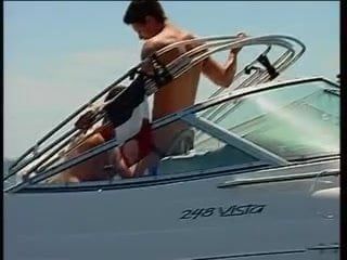 Fernando трахается в анал на яхте