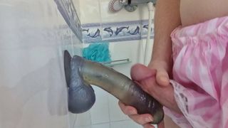 Neuken met een dildo die sperma eet