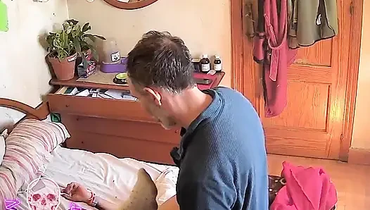 Heißes echtes Paar entscheidet sich, die Aufnahme zu Hause zu nutzen, um zu sehen, wie wild unser Sex wird