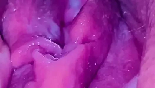 Watch my cute pussy piss (no audio)