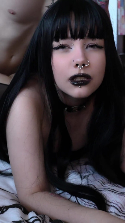 Gen Z gotik kız arkadan vurulunca çıldırıyor | Klip 1