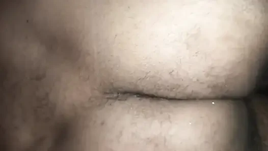 Hintli kadın ışıkları söndürerek seks yapıyor