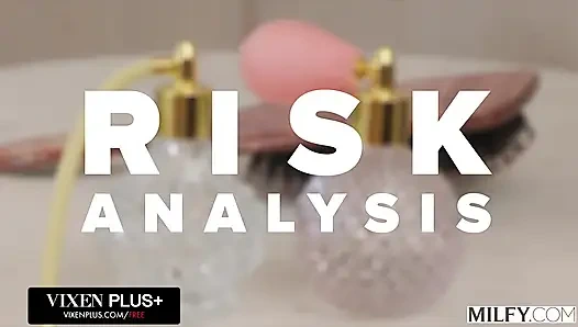 Замужняя милфа-рыжая милфа Jessi Rae обучает своего коллегу быть ее идеальным послушным мальчиком-игрушкой